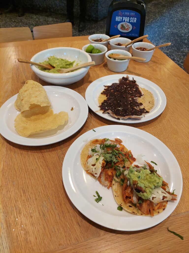 Tacos e guacamole no El Califa, Polanco, Cidade do México
