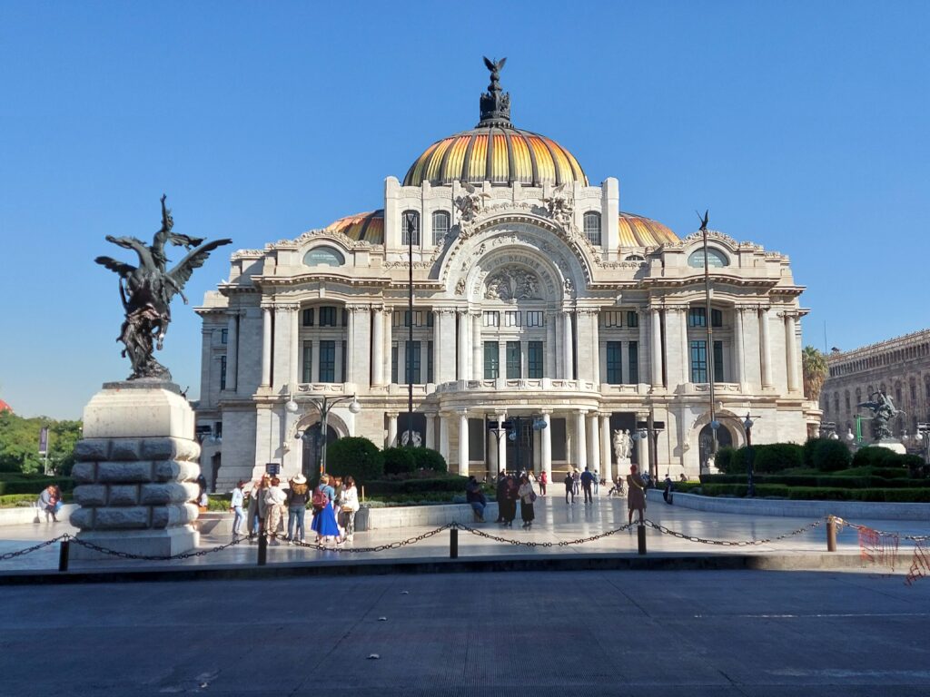 Fachada do Palácio de Bellas Artes no centro histórico da Cidade do México